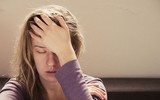 [ẢNH] Cảnh giác trước những hiểm họa từ thói quen để tóc ướt đi ngủ