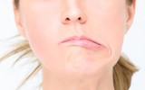 [ẢNH] Cảnh giác trước những hiểm họa từ thói quen để tóc ướt đi ngủ