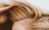 [ẢNH] Cảnh giác trước những hiểm họa từ thói quen để tóc ướt đi ngủ