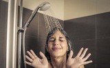 [ẢNH] Những nguy hiểm không ngờ từ việc tắm sai cách