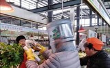 [ẢNH] Không thể nhịn cười với muôn kiểu khẩu trang tự chế siêu hài hước