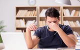 [ẢNH] Những thói quen xấu có thể gây hại cho mắt mà nhiều người mắc phải