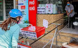 [ẢNH] Những cách thức mua hàng và thanh toán độc lạ trong mùa dịch Covid-19