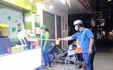 [ẢNH] Những cách thức mua hàng và thanh toán độc lạ trong mùa dịch Covid-19