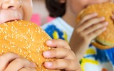 [ẢNH] Những thói quen xấu khiến bạn tăng cân trong thời gian cách ly toàn xã hội