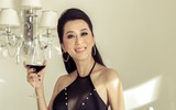[ẢNH] Vẻ gợi cảm, quyến rũ khó tin của MC Nguyễn Cao Kỳ Duyên ở tuổi 55
