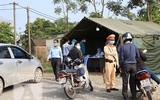 [ẢNH] Cận cảnh chốt kiểm soát Covid-19 ở tuyến tỉnh lộ đặc biệt vào Thủ đô