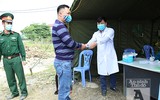 [ẢNH] Hình ảnh đẹp của các chiến sĩ công an trong đợt giãn cách xã hội phòng chống Covid-19