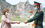 [ẢNH] Hình ảnh đẹp của các chiến sĩ công an trong đợt giãn cách xã hội phòng chống Covid-19