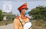 [ẢNH] Hình ảnh đẹp của các chiến sĩ công an trong đợt giãn cách xã hội phòng chống Covid-19