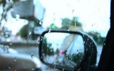 [ẢNH] Những mẹo nhỏ giúp khắc phục tình trạng mờ kính, nhòe gương ô tô khi mưa ẩm