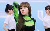 [ẢNH] Phong cách thời trang đẳng cấp của Lisa (Blackpink) trong 