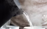 [ẢNH] Bổ sung nước đúng cách trong mùa nắng nóng để tăng sức đề kháng
