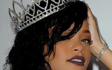 [ẢNH] Rihanna: Từ tuổi thơ ngập tràn trong bạo lực đến nữ ca sĩ có khối tài sản 