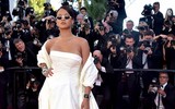 [ẢNH] Rihanna: Từ tuổi thơ ngập tràn trong bạo lực đến nữ ca sĩ có khối tài sản 