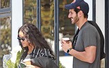 [ẢNH] Rihanna: Từ tuổi thơ ngập tràn trong bạo lực đến nữ ca sĩ có khối tài sản 