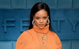 [ẢNH] Rihanna: Từ tuổi thơ ngập tràn trong bạo lực đến nữ ca sĩ có khối tài sản 
