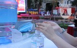 [ẢNH] Khác biệt thú vị trong ngày đầu tiên mở lại phố đi bộ Hồ Gươm 'hậu Covid-19'