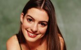 [ẢNH] Chiêm ngưỡng nhan sắc nóng bỏng của Anne Hathaway – 