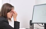 [ẢNH] Những bệnh dễ gặp khi ngồi quá lâu trước máy tính