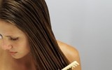 [ẢNH] Những thói quen gây rụng tóc dễ mắc phải