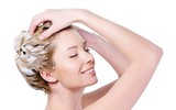 [ẢNH] Những thói quen gây rụng tóc dễ mắc phải