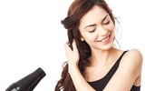 [ẢNH] Những thói quen gây rụng tóc dễ mắc phải