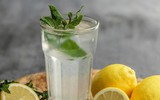 [ẢNH] Tác hại khôn lường khi uống nước đá lạnh thường xuyên