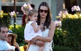 [ẢNH] Chiêm ngưỡng nhan sắc nóng bỏng siêu mẫu U40 Alessandra Ambrosio