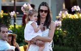 [ẢNH] Chiêm ngưỡng nhan sắc nóng bỏng siêu mẫu U40 Alessandra Ambrosio