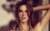 [ẢNH] Chiêm ngưỡng nhan sắc nóng bỏng siêu mẫu U40 Alessandra Ambrosio