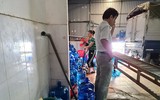 [ẢNH] Từ vụ lấy nước mương ô nhiễm làm nước uống: Cách nhận biết nước tinh khiết 