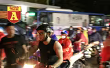 [ẢNH] TP.HCM: Đường ngập, xe kẹt cứng sau trận mưa lớn nhất từ đầu năm