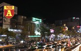 [ẢNH] TP.HCM: Đường ngập, xe kẹt cứng sau trận mưa lớn nhất từ đầu năm