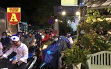 [ẢNH] TP.HCM: Đường ngập, xe kẹt cứng sau trận mưa lớn nhất từ đầu năm