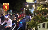 [ẢNH] TP.HCM: Đường ngập, xe kẹt cứng sau trận mưa lớn nhất từ đầu năm