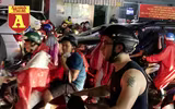 [ẢNH] TP.HCM: Đường ngập, xe kẹt cứng sau trận mưa lớn nhất từ đầu năm