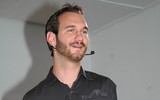 [ẢNH] Cuộc sống viên mãn của chàng trai không tay chân Nick Vujicic