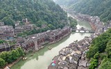 [ẢNH] Đối lập khó tin Phượng Hoàng Cố Trấn trước và sau những trận lũ kinh hoàng