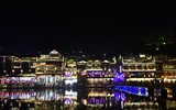 [ẢNH] Đối lập khó tin Phượng Hoàng Cố Trấn trước và sau những trận lũ kinh hoàng