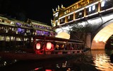 [ẢNH] Đối lập khó tin Phượng Hoàng Cố Trấn trước và sau những trận lũ kinh hoàng