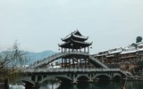 [ẢNH] Đối lập khó tin Phượng Hoàng Cố Trấn trước và sau những trận lũ kinh hoàng