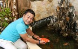 [ẢNH] Lý Hùng: Quý ông giàu có bậc nhất showbiz Việt vẫn lẻ bóng ở độ tuổi U50