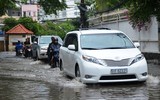 Khu biệt thự cao cấp ở TP.HCM ngập sâu sau trận mưa lớn
