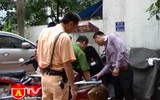 Cận mặt đối tượng mạo danh Báo ANTĐ để xin bỏ qua vi phạm giao thông