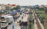 Hiện trường vụ tai nạn xe tải tông đoàn đi viếng liệt sĩ khiến 8 người tử vong ở Hải Dương