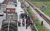 Hiện trường vụ tai nạn xe tải tông đoàn đi viếng liệt sĩ khiến 8 người tử vong ở Hải Dương