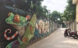 Ngõ nhỏ Hà Nội trở nên khác lạ với bức tranh tường khổng lồ sống động