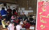 Mùng 1, Hội chữ Xuân Mậu Tuất tấp nập người, ông đồ mỏi tay viết