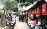 Mùng 1, Hội chữ Xuân Mậu Tuất tấp nập người, ông đồ mỏi tay viết